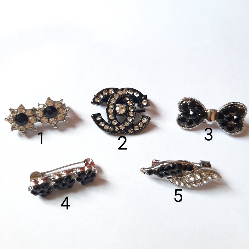 Bros Dagu Korea Kecil Aksesoris Jilbab Hijab Kerudung Wanita Silver Black White Hitam Putih