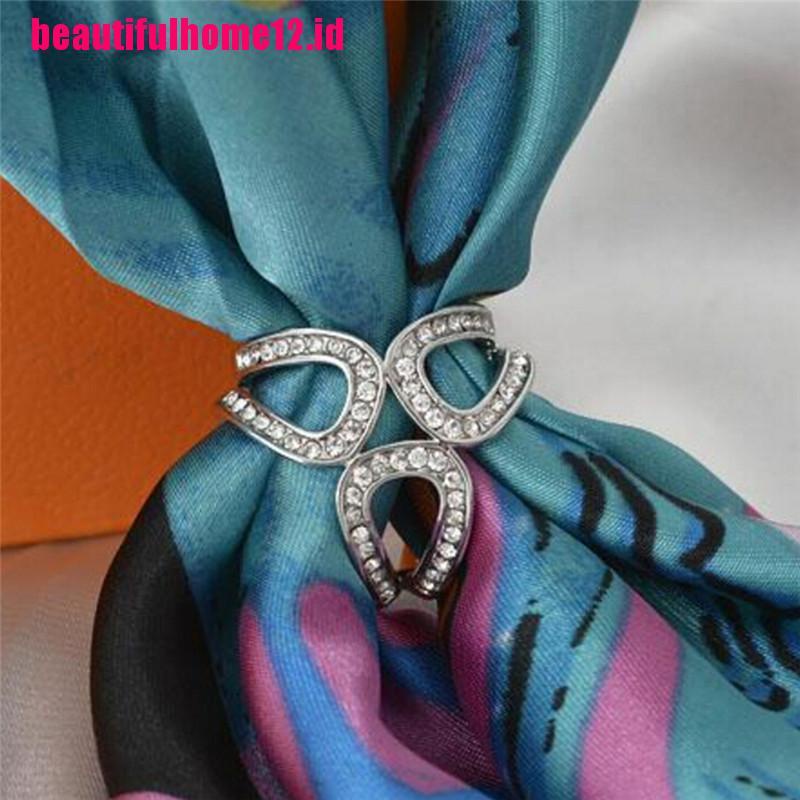 Bros Pin Klip Holder Scarf Silk Hias Kristal Warna Silver / Gold Untuk Wanita