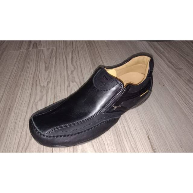 Sepatu Pria Kangaroo