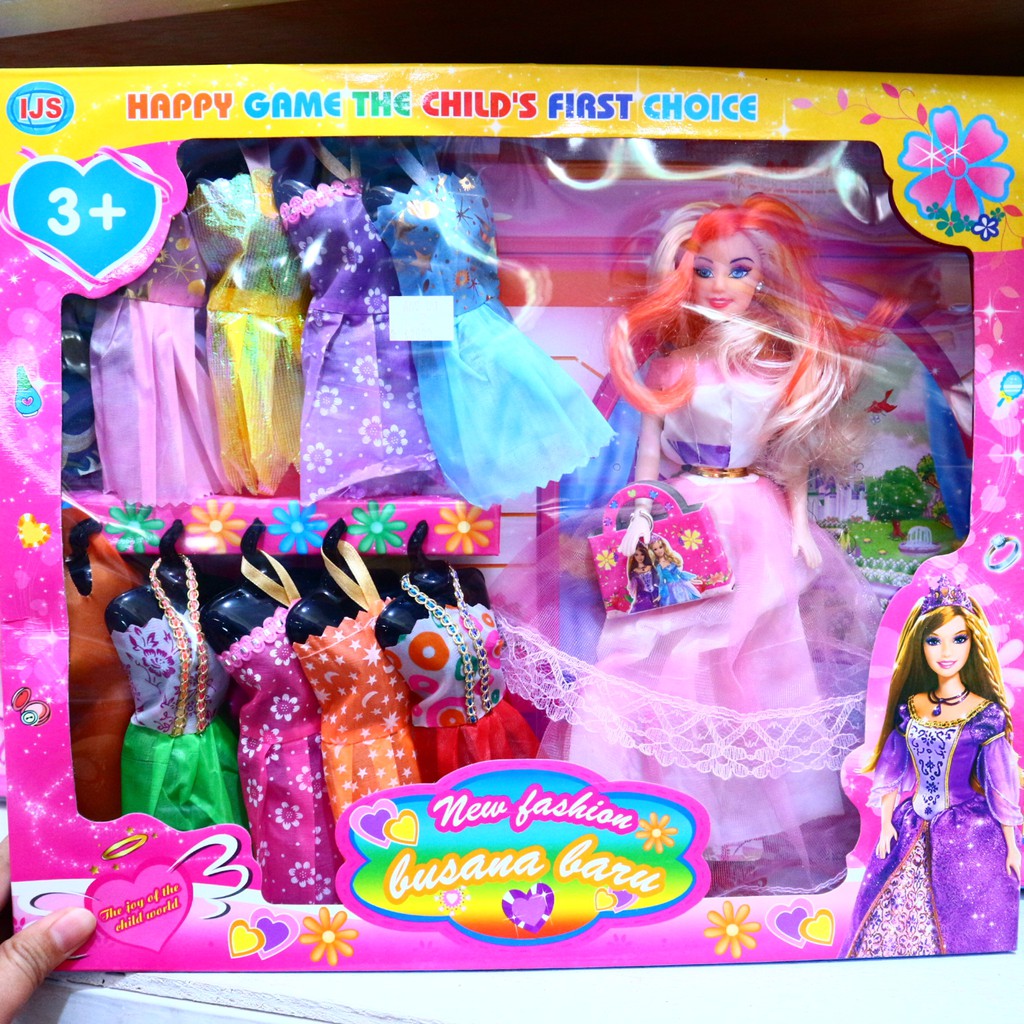 MAINAN BERBIE BAJUNYA BANYAK