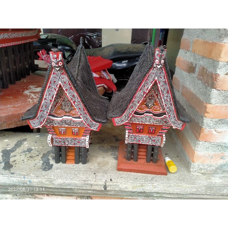 souvenir rumah adat batak toba