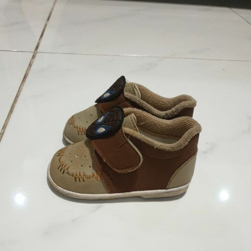 Preloved sepatu bayi size 20