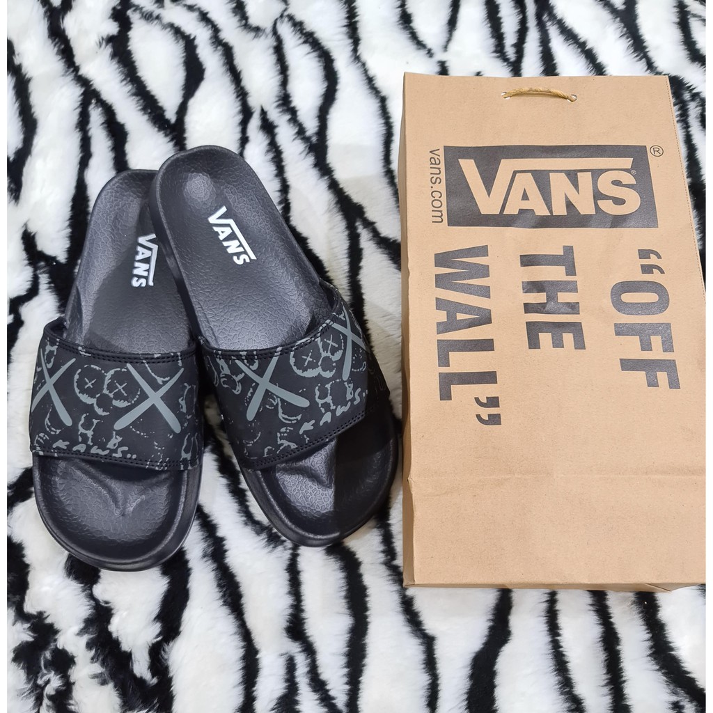 sendal slop Vans kaws sendal pria Distro keren terbaru 2020 sendal vans Grade Original