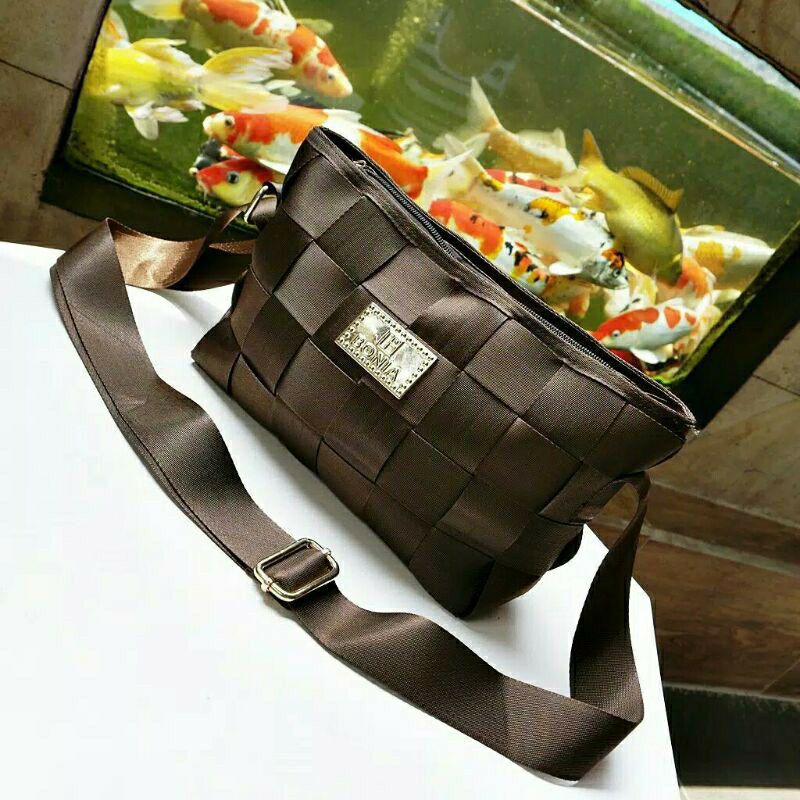 Tas Fashion Lisban Anyam Tas Selempang Unik Wanita