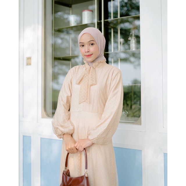 Delina Creamy Dress ( Gamis lebaran dress lebaran cream nude )