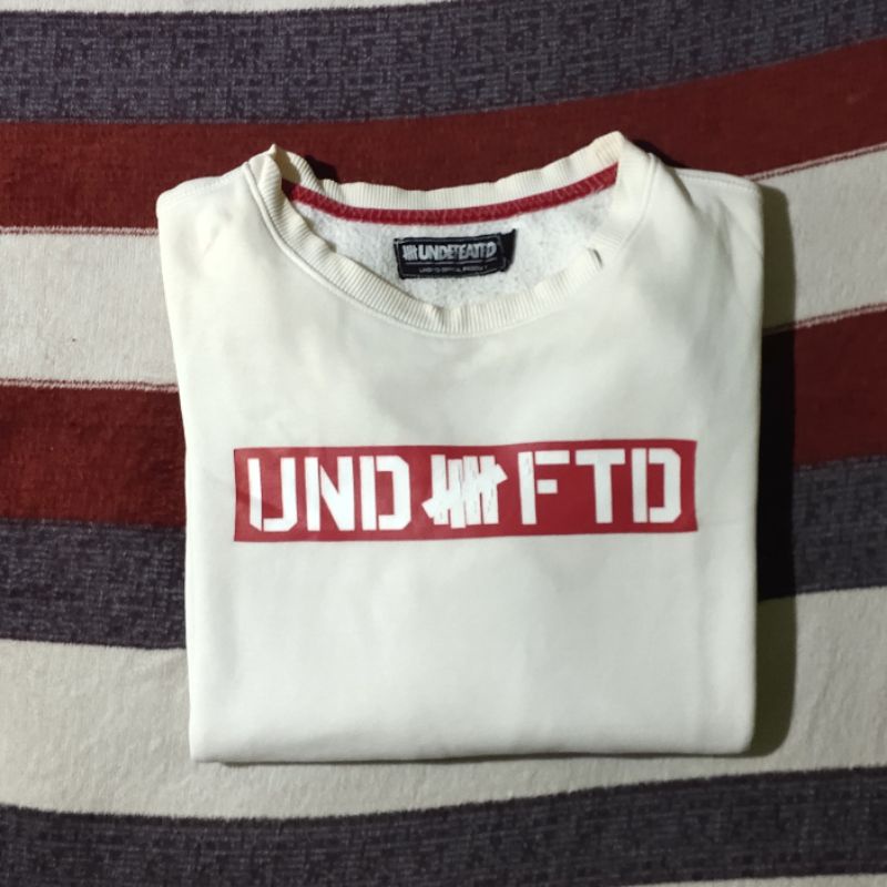 Crewneck Undefeated (Berkantong)