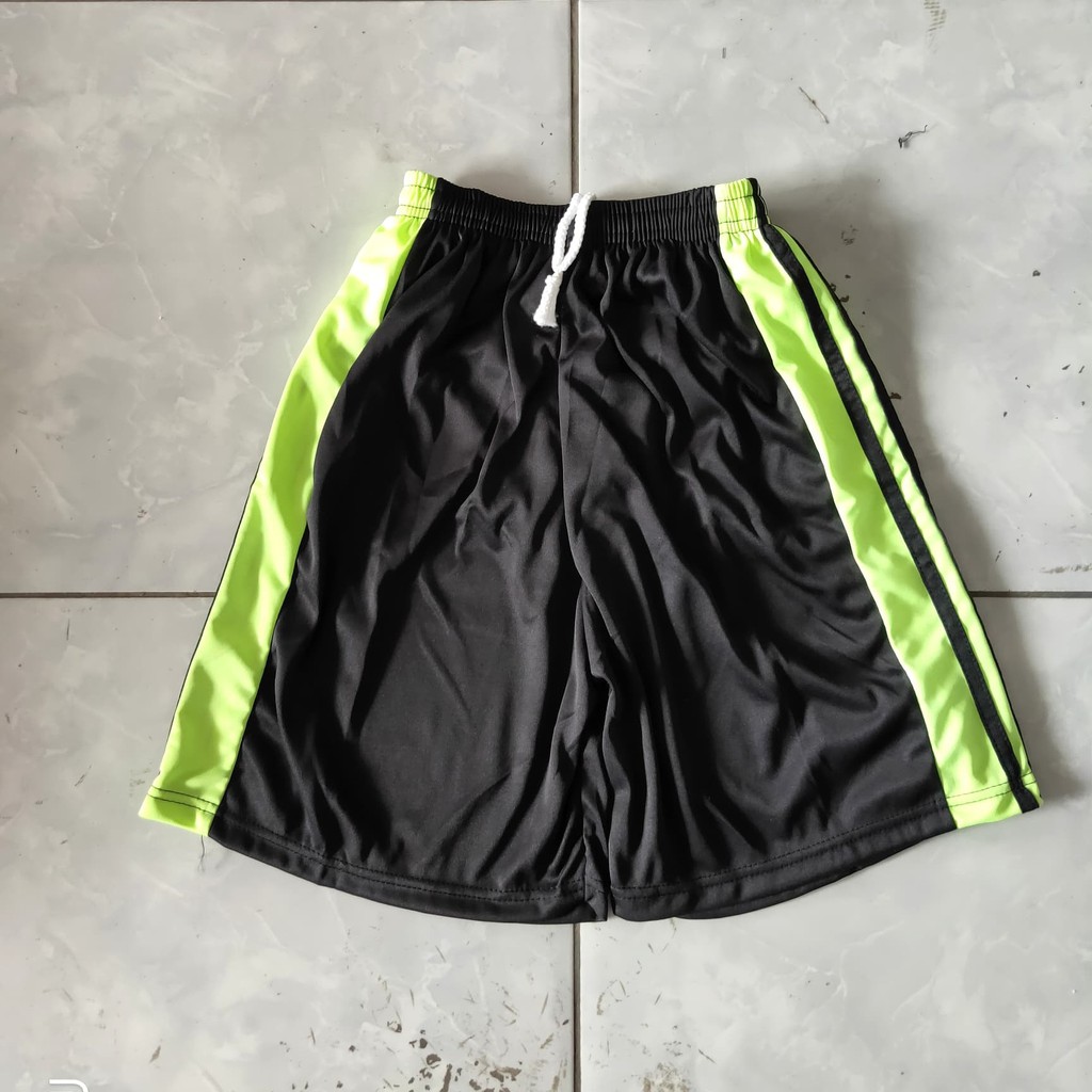 Celana Olahraga Bola Pendek Polos Hitam Strip Hijau Stabilo Lokal