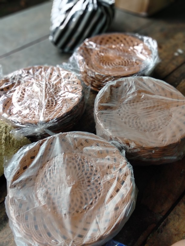 B-123 Piring Rotan Plastik Lusinan Isi 12 Pcs Per Lusin Bq