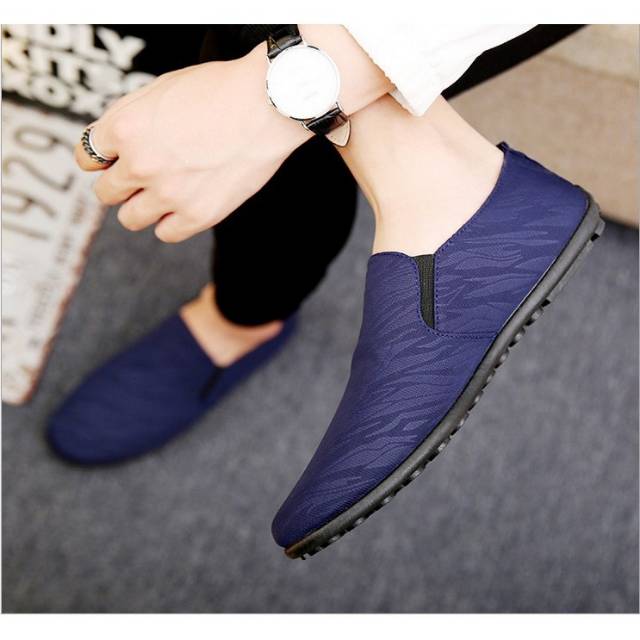 sepatu casual slip on