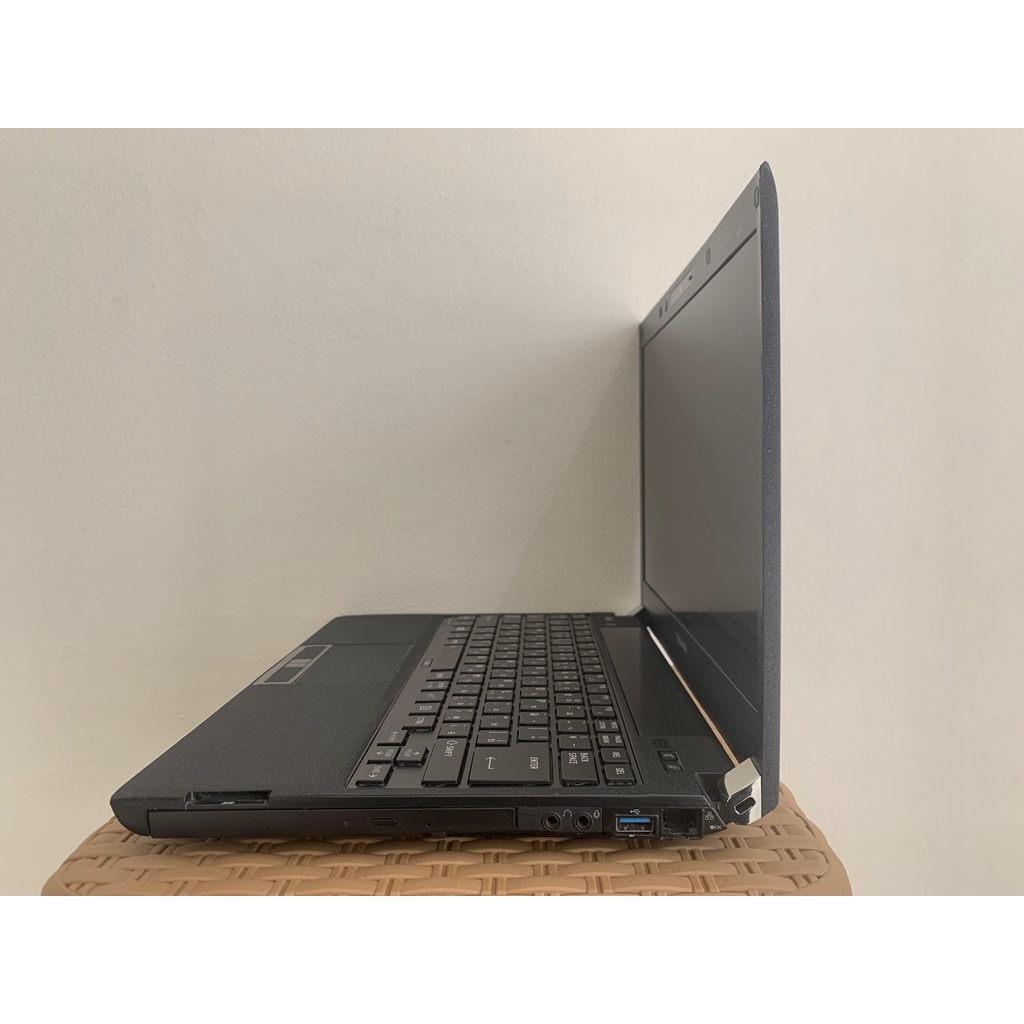 Laptop-Murah-Toshiba Dynabook-R731-Corei3Gen2-Ram4G-HDD320GB-Kamera-DVD-Design-Gaming-Slim-Win10-Siap Pakai