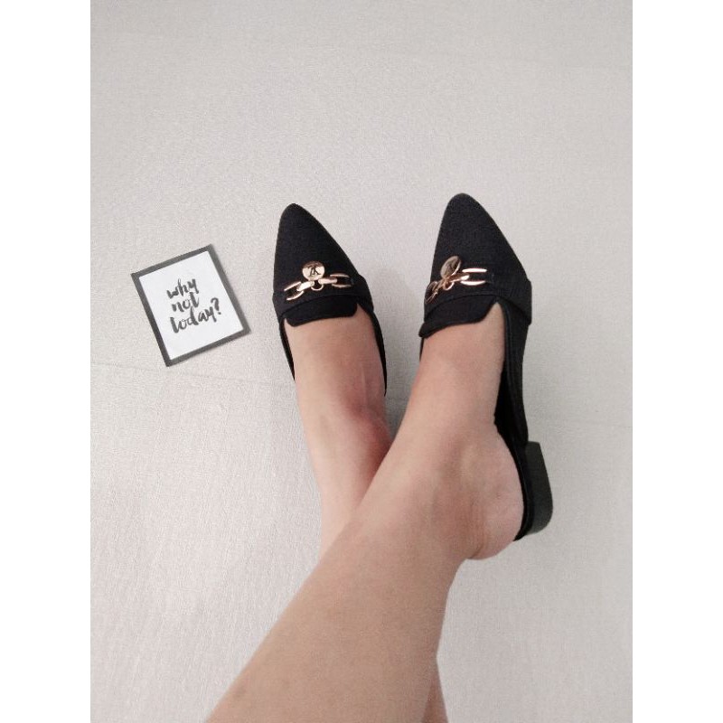 SALE... SALE... SALE... LOUISDEAR sendal flat heel 2 cm bahan satin B65