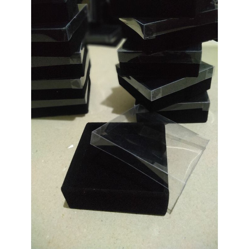 box bludru 5×5,6×6,7×7,dan 8×8 tempat  aksesoris perhiasan  gelang ,bros,dan kalung