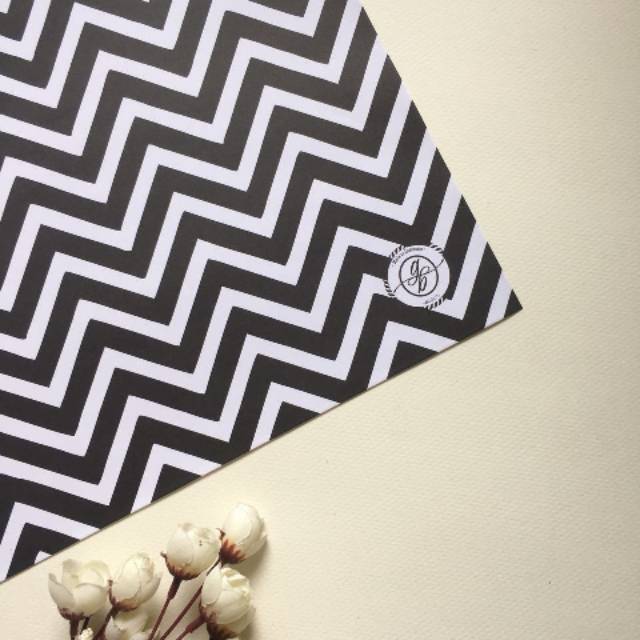 

Kertas Kado Monochrome