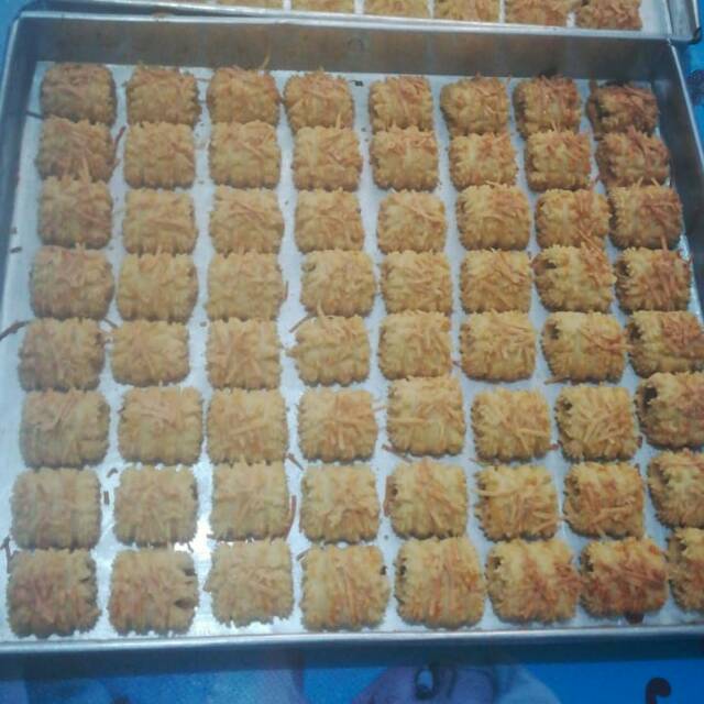 

Nastar selai nanas bertabur keju