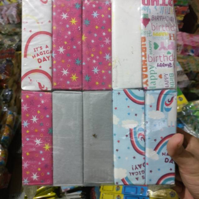 

Kotak kado berhadiah kejutan bila beruntung