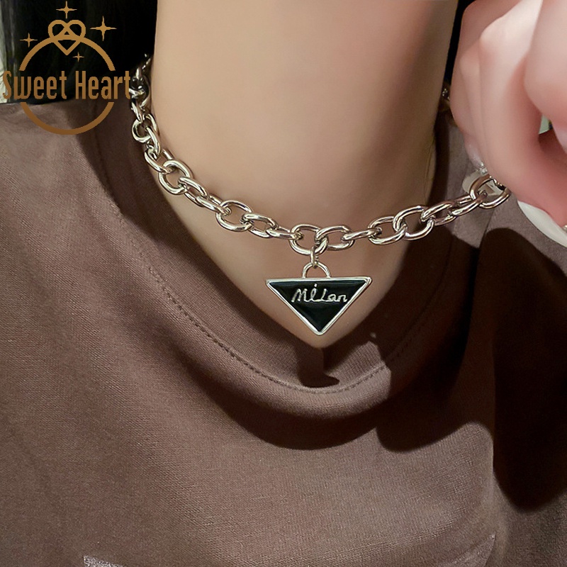 2021 New Black Triangle Letter Pendant Necklace Female Summer Clavicle Chain Design Sense All-match Trendy Sweet Heart Jewelry