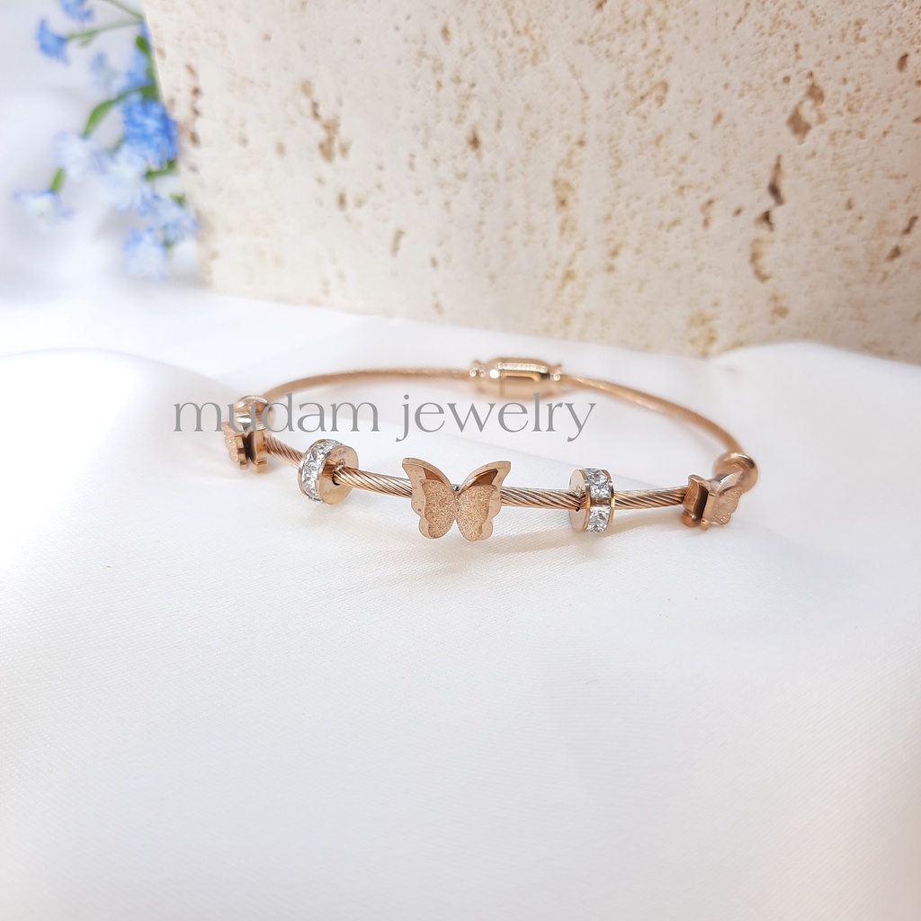 Gelang Titanium Magnet Aksen 3 Kupu-Kupu Dengan Diamonds Artifisial Tersedia Warna RoseGold dan Gold