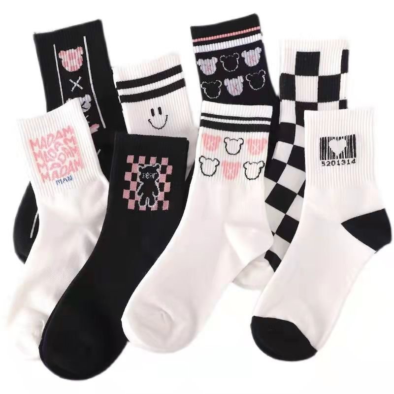 Kaus kaki wanita tabung tengah all-match musim gugur dan musim dingin kartun lucu stoking wanita ola