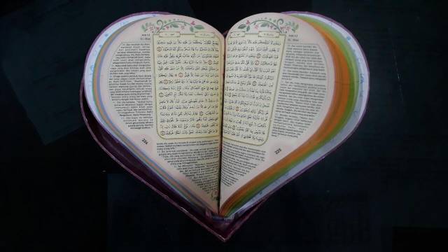 AL QURAN CINTA AL MAHIRA TERLARIS