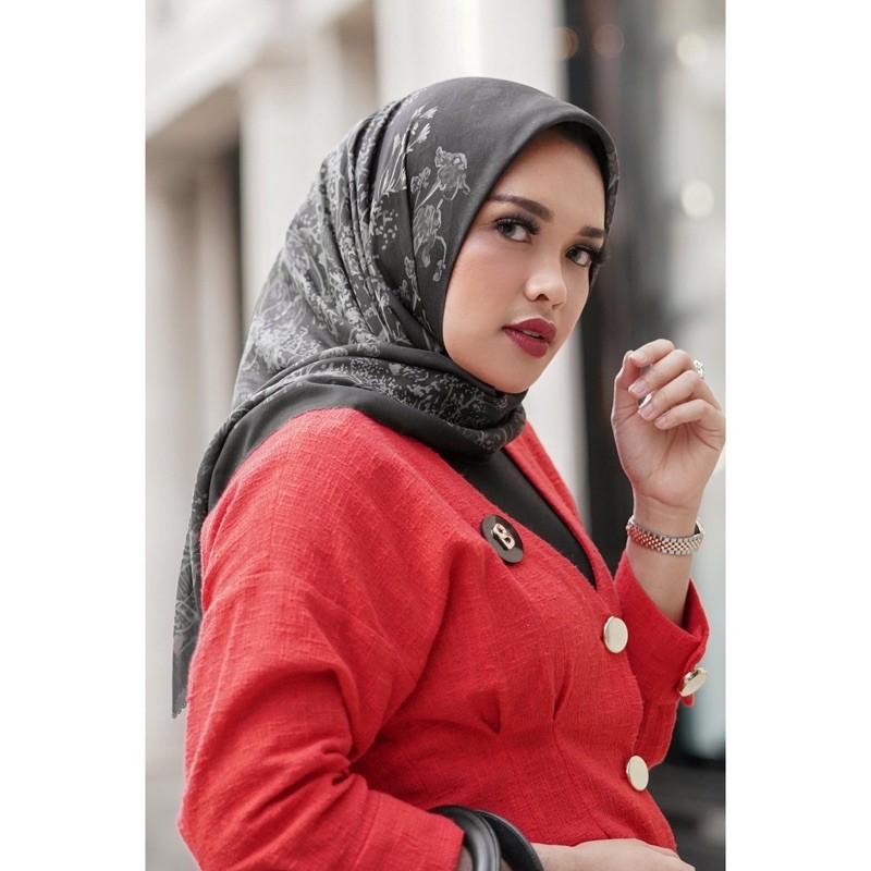 Preloved Buttonscarves British Black