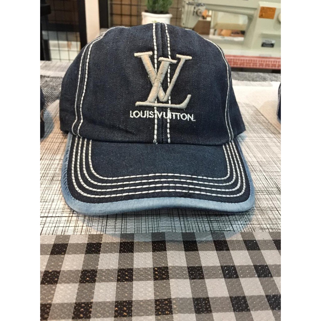 Topi Jeans Motif- Louis Vuitton