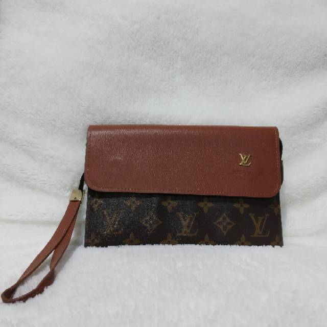 Preloved 2 Clutch Lv mono