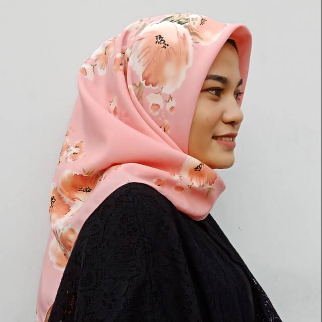 Hijab segiempat wolfis motif bunga ( baby pink)