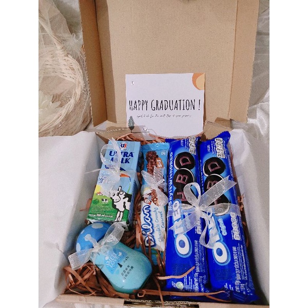 

KADO ULANG TAHUN - KADO WISUDA - KADO SNACK - GIFT BOX HAMPERS