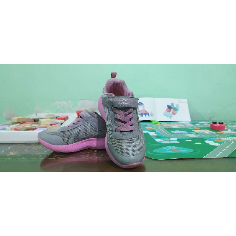 Skechers S-Lights Original Sepatu Anak Terbaik Ternyaman
