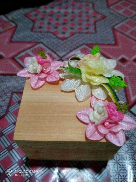 Kotak Perhiasan Cincin Kayu Rustic Ukuran 6x6x5cm