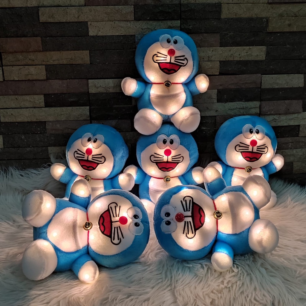 Boneka Doraemon Wisuda Mini Lucu Bisa Nyala Ada Led Nya Warna Warni Aksesoris Boneka Kamar Tidur Cocok Buat Kado Ulang Tahun