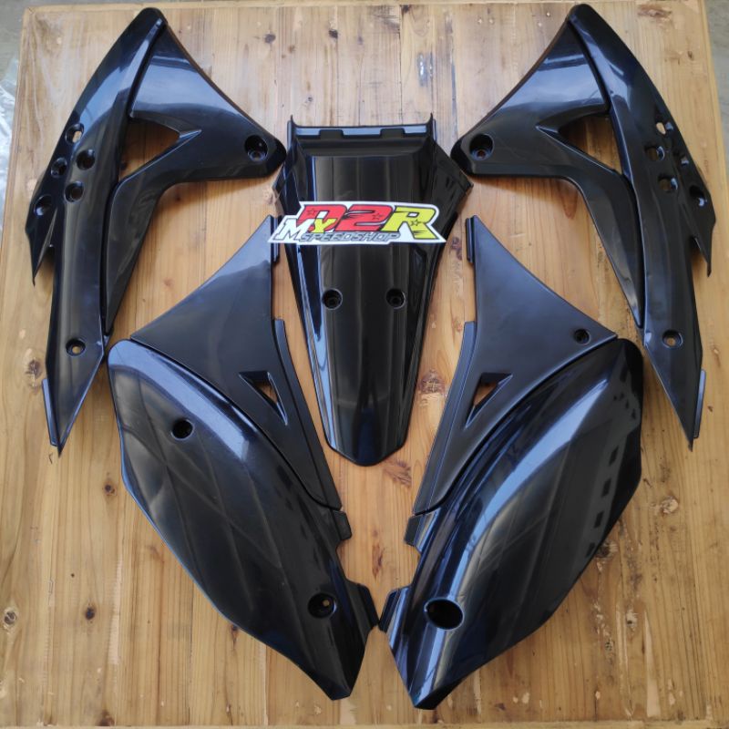 Cover tangki side panel dan spakbor belakang Body gordon original Warna full black klx bf dtracker