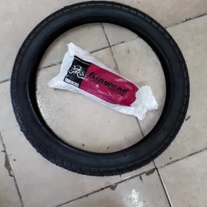 Ban kursi roda belakang