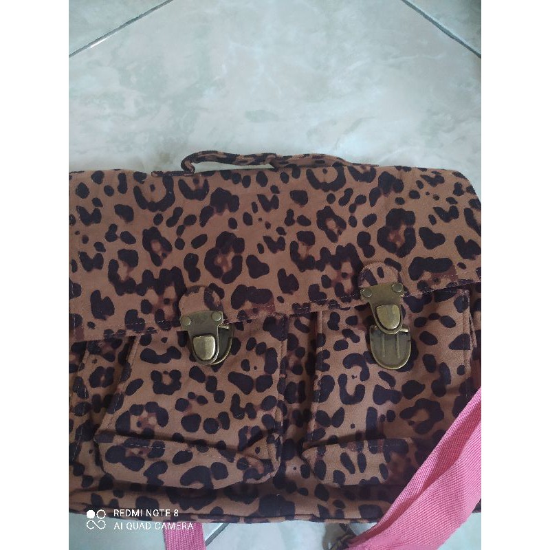 Tas selempang cantik motif macan Gap Kids