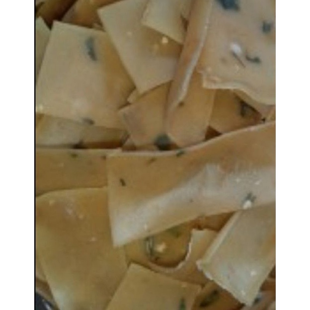 

500 gram KERIPIK KERUPUK BAWANG SELEDRI MENTAH ENAK/MAKANAN RINGAN/CAMILAN GURIH
