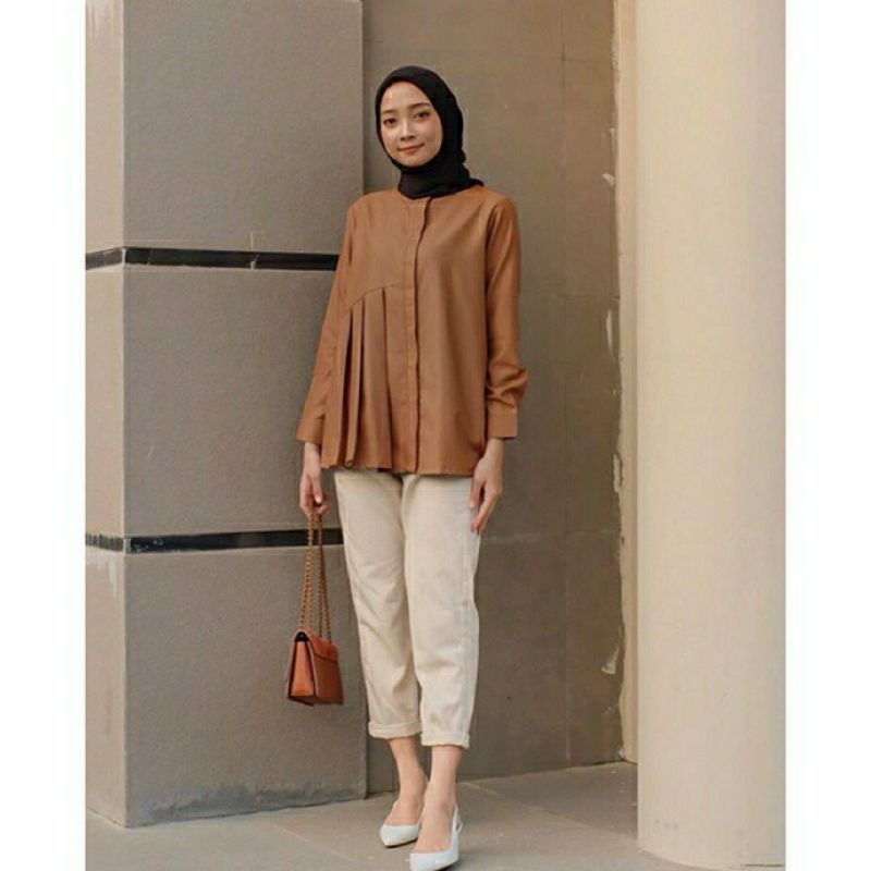 Gayatri Blouse by Teras Baju