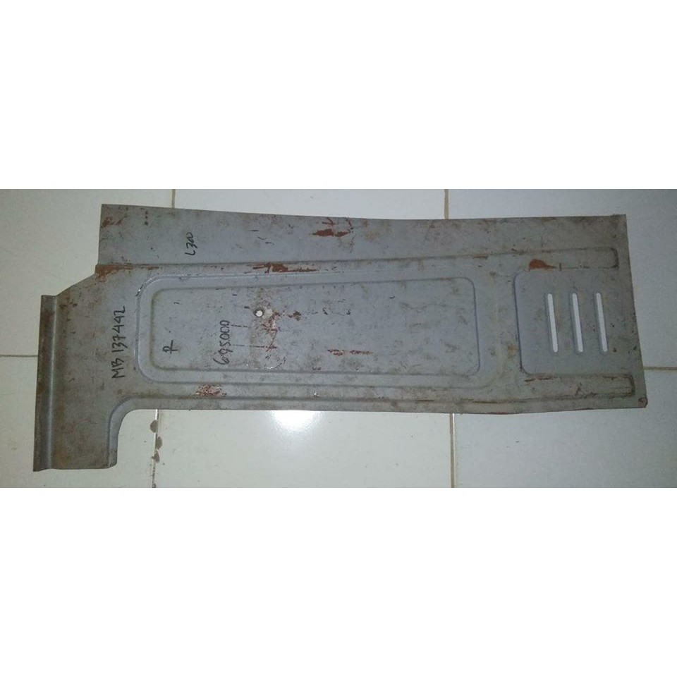 Lapisan pilar belakang bagian dalem Mitsubishi L300 sebelah kiri