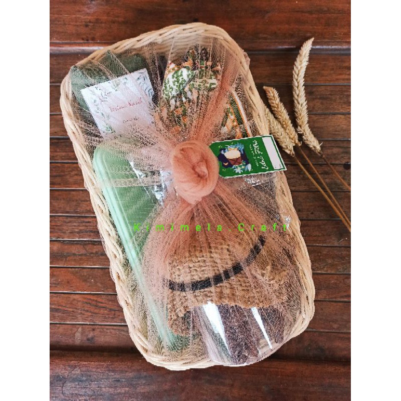 

Set Kado Hampers/ Giftbox Lebaran New Normal Murah ulang tahun wisuda