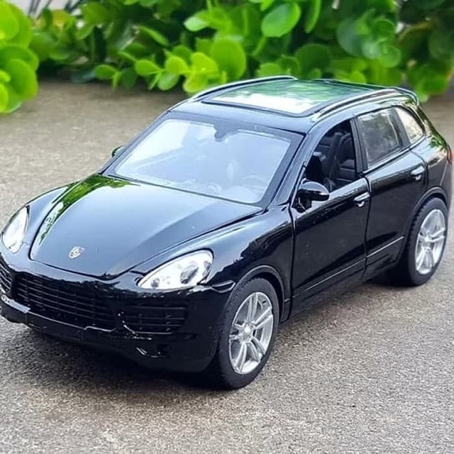 Diecast porsche cayenne turbo 1:32 mobil suv