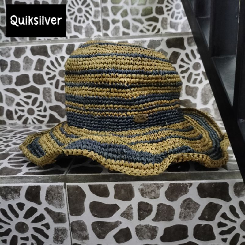 pl topi rajut pantai quiksilver