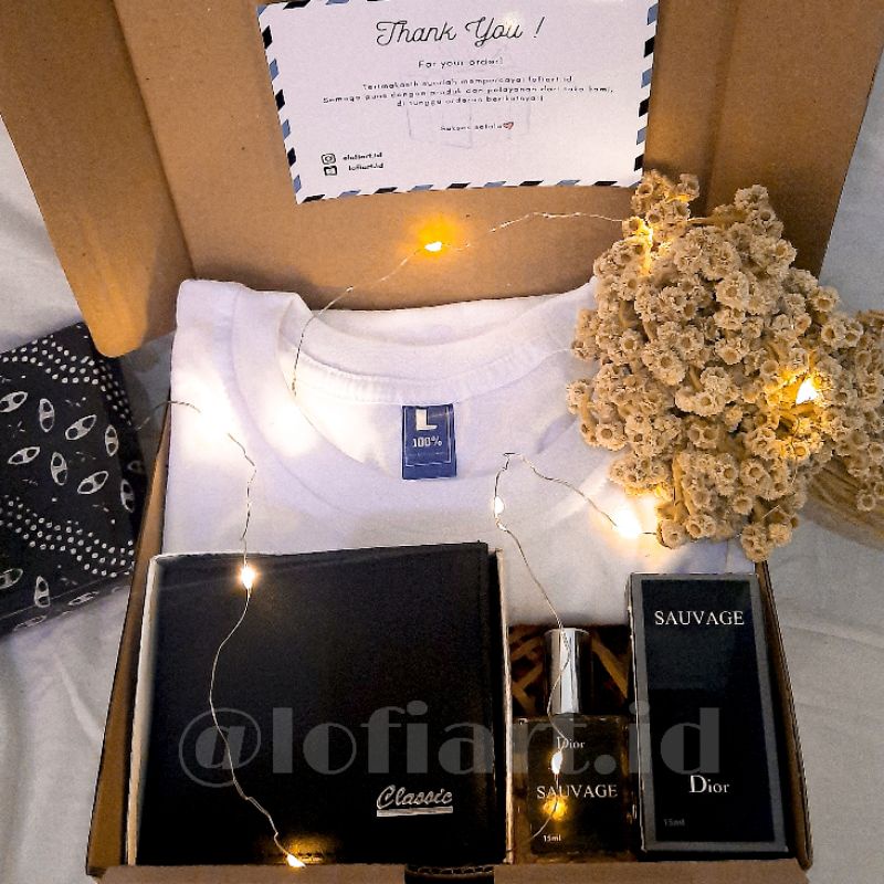 

Gift Box For Boy[ Birthday, Anniversary, Valentine, Graduation,etc]|| Unik, Kado Murah, Hampers, Kado Cowok, gift box kaos cowok, Kaos polos, kado pacar