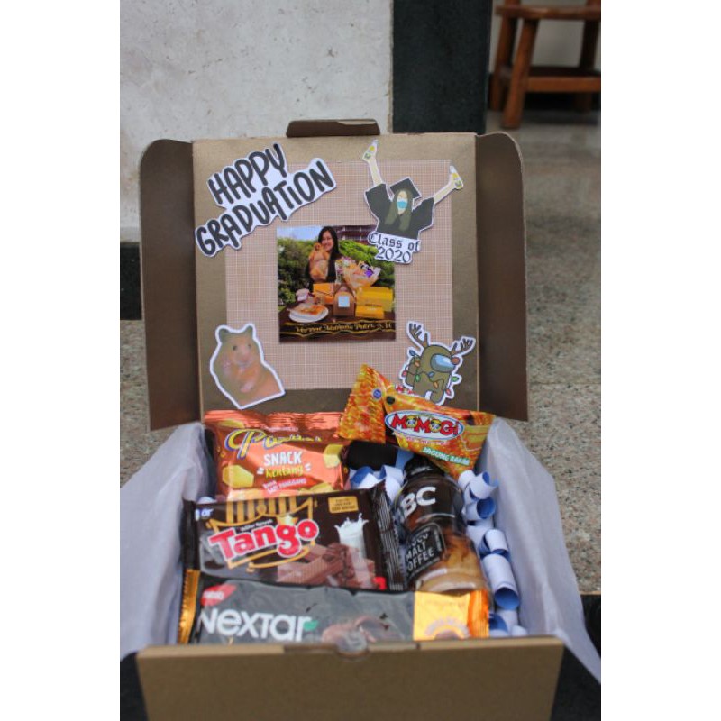 

SNACK BOX | Hadiah Graduation/Birthday/Anniversary