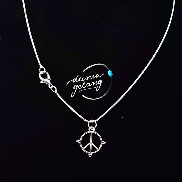 LIONTIN KALUNG TITANIUM PEACE SILVER / BANDUL KALUNG WANITA PRIA ANAK KADO DUNIAGELANG.ID