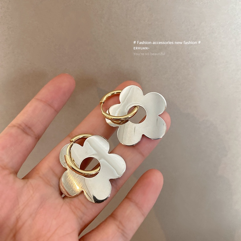 Anting Bentuk Bunga Bahan Metal Gaya Korea