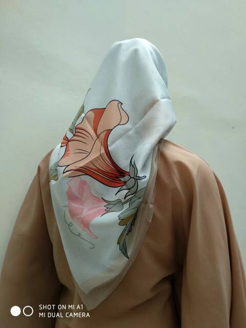 Jilbab voal Umama scarf