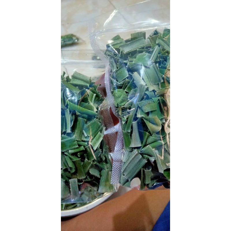 

Daun Pandan wangi kering irisan kemasan kecil