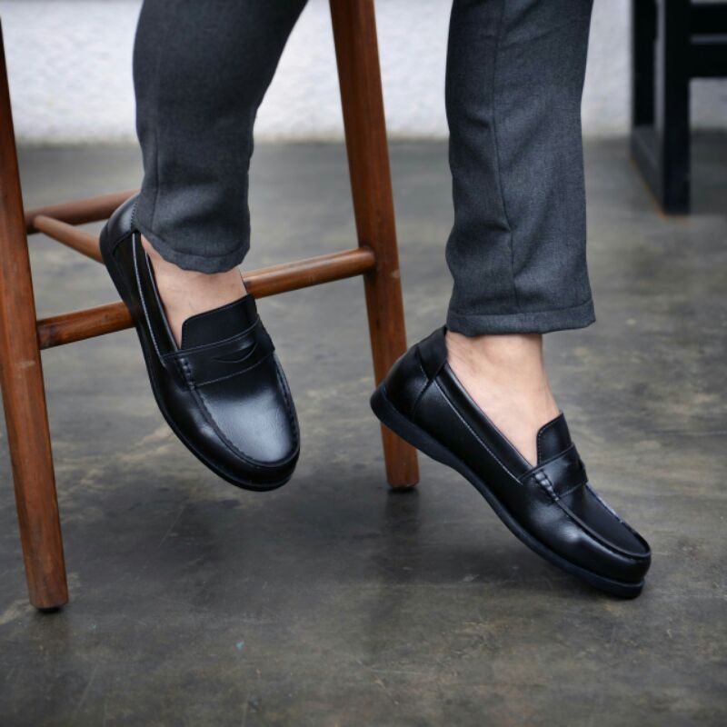 RIONZ X DRT BLACK SERIES - SepatuFormal Pantofel Pria Resmi Formal Hitam Coklat Kulit PU Asli Original Brown Kantor Kuliah Casual Gereja Pesta Kondangan Nikahan Kerja Perkantoran PNS Guru Gaya Trendy Kekinian Terlaris Murah