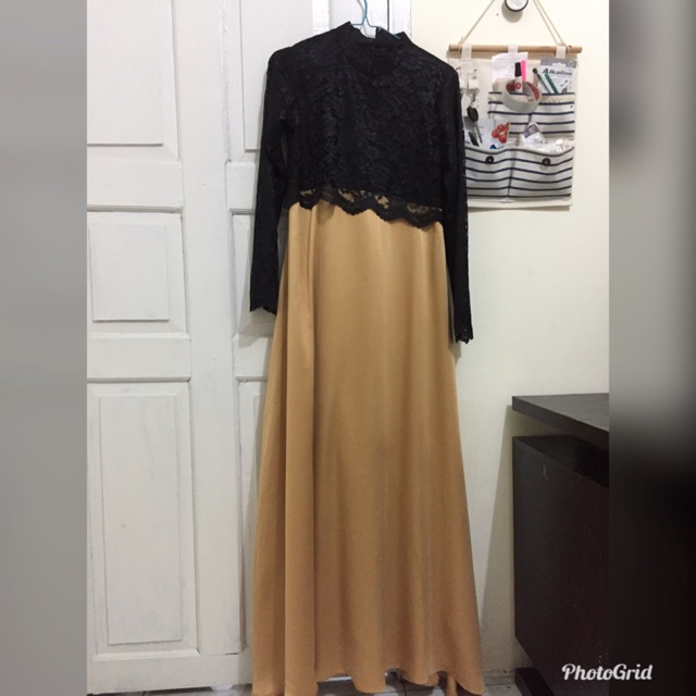 dress hitam gold