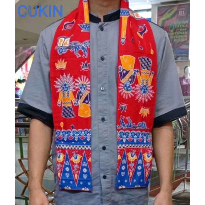 Kain sarung betawi dan cukin (syal) motif ondel - ondel