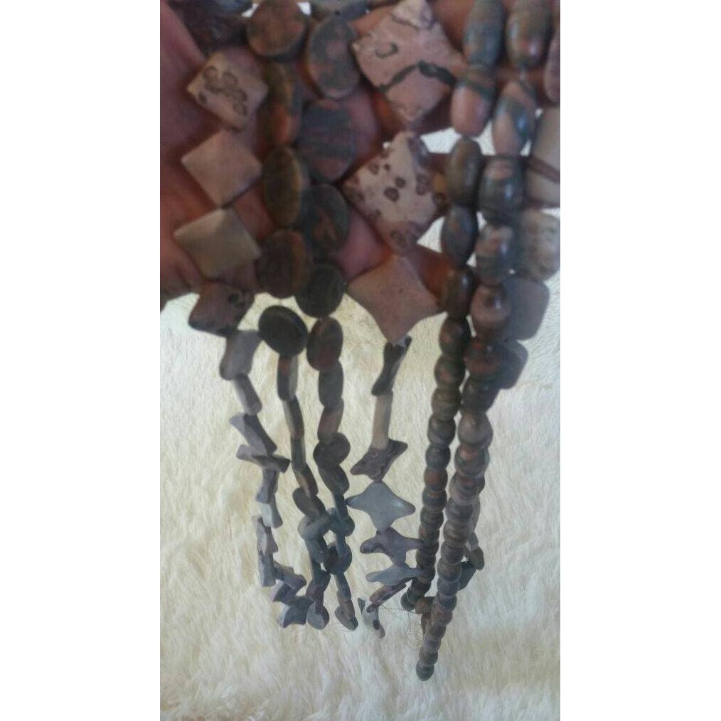 

Siap Kirim Manik Manik Batu Alam Etnik Warna Coklat Aneka Motif ( 1 Renteng ) Dijamin Ori